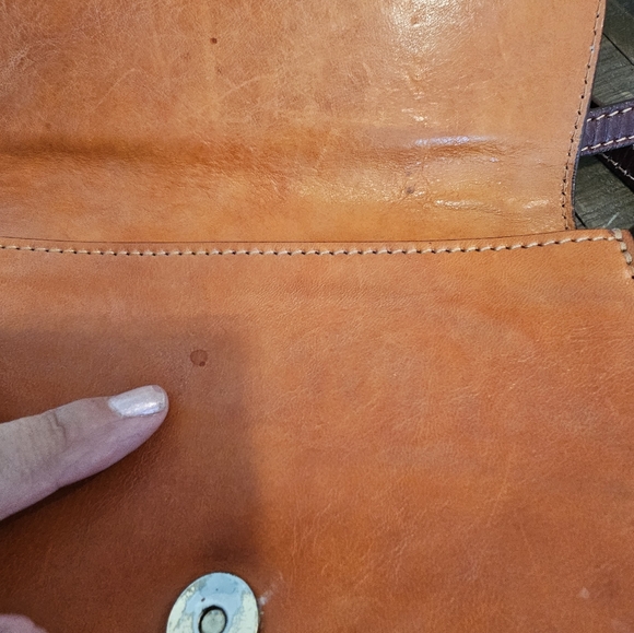 Conte Di Cavour (Italian Vegetable- Tanned Leather) Crossbody Bag - Picture 6 of 15